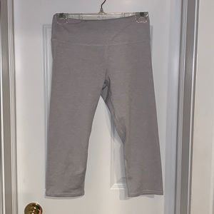 Cropped workout leggings.